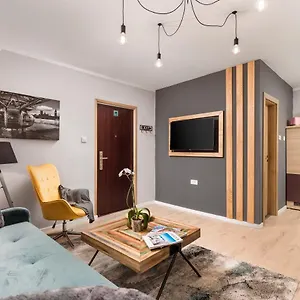 Apartman 4 Season, Rijeka